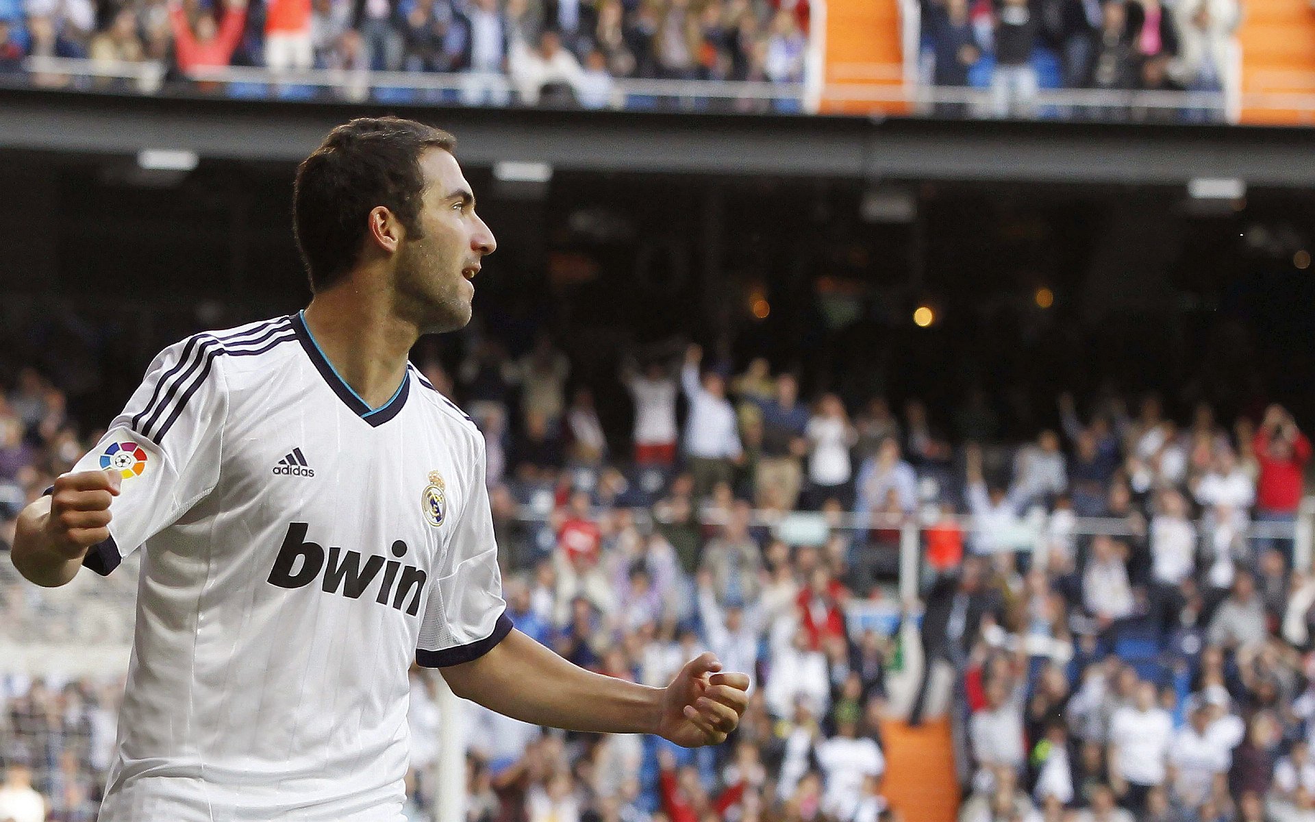 _运动员新装备：科技助力提升比赛表现_，高科技加持 助力中国运动员争金夺银